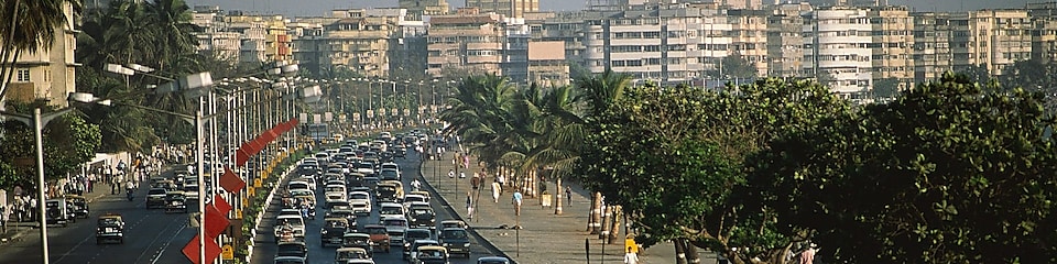 Congestión de tráfico en Marine Drive en Bombay, India