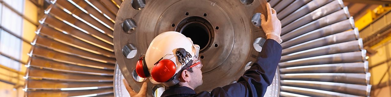 Discipline Engineer moviendo un centro de maquinaria pesada