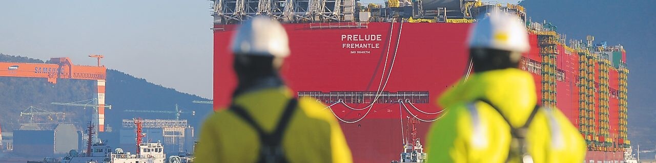 Viaje inaugural del Prelude: el enorme casco que alberga las instalaciones sale al mar por primera vez