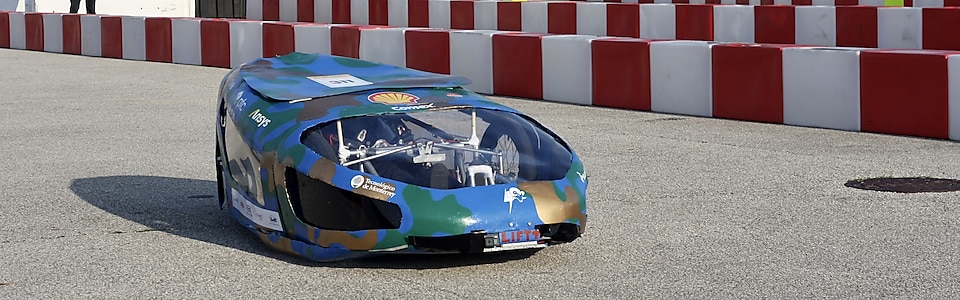 Prototipo de la escudería Borregos CCM del Tec CCM sobre la pista de Indy 500, Eco-marathon Americas 2022