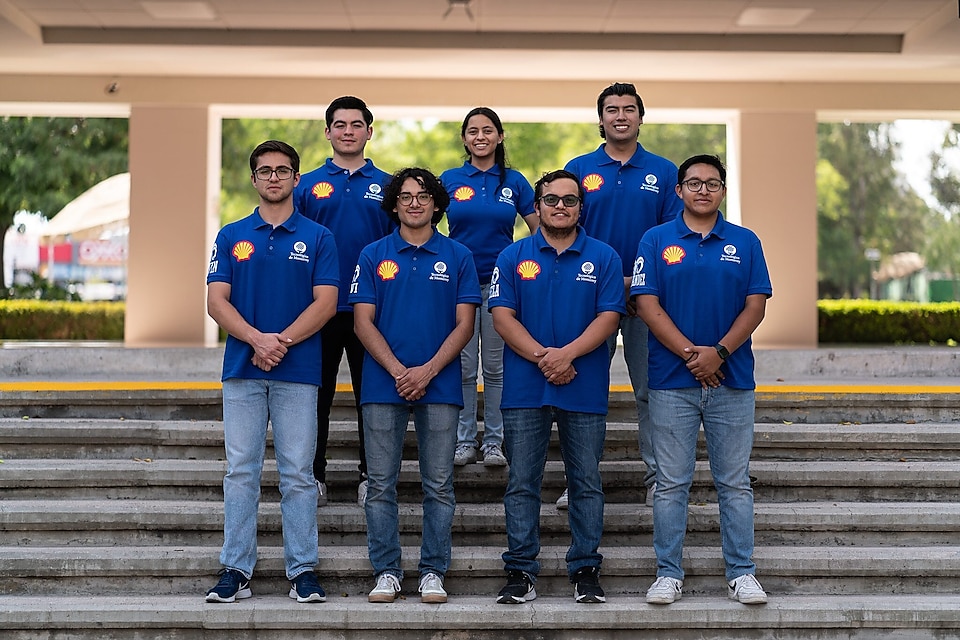 Fotografía grupal de la escudería Panteras E-Racing de la Universidad Panamericana