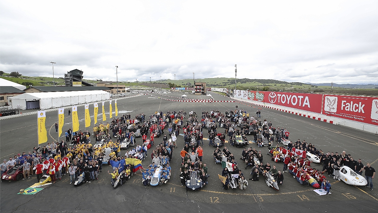 Panorámica de los vehículos y equipos participantes de la región en el Eco-marathon Americas 2019