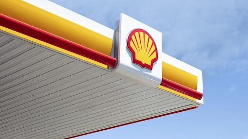 Madre e hijo sonriendo el uno al otro