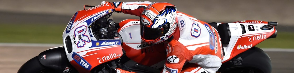 piloto de Ducati andando en una moto