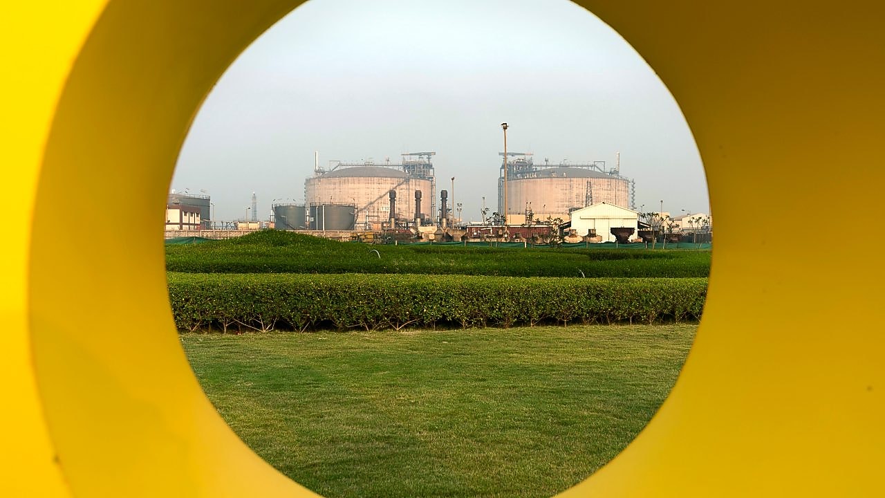 Proyecto fotográfico de la India, Países Bajos, 2014 - Depósitos de gas natural licuado en Hazira