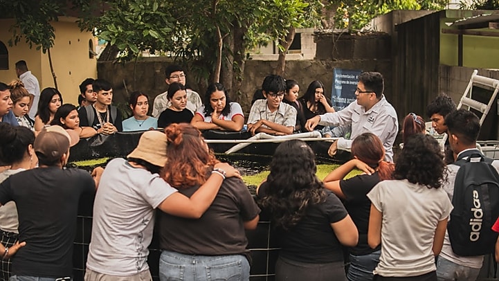 Vista de instalación de tanque piloto para proyecto de acuacultura de tilapia en Tampico. Fuente: Aosenuma, 2022. Fotografía con fines informativos